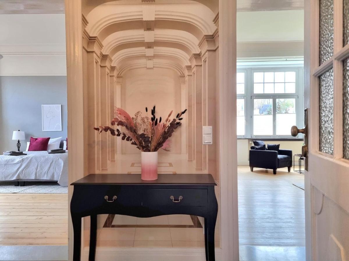 Charysma - Jugendstil Trifft Moderne, Schlafzimmer Mit Smart-Tv, Tischfussball, Darts, Parkplatz ハーメルン エクステリア 写真