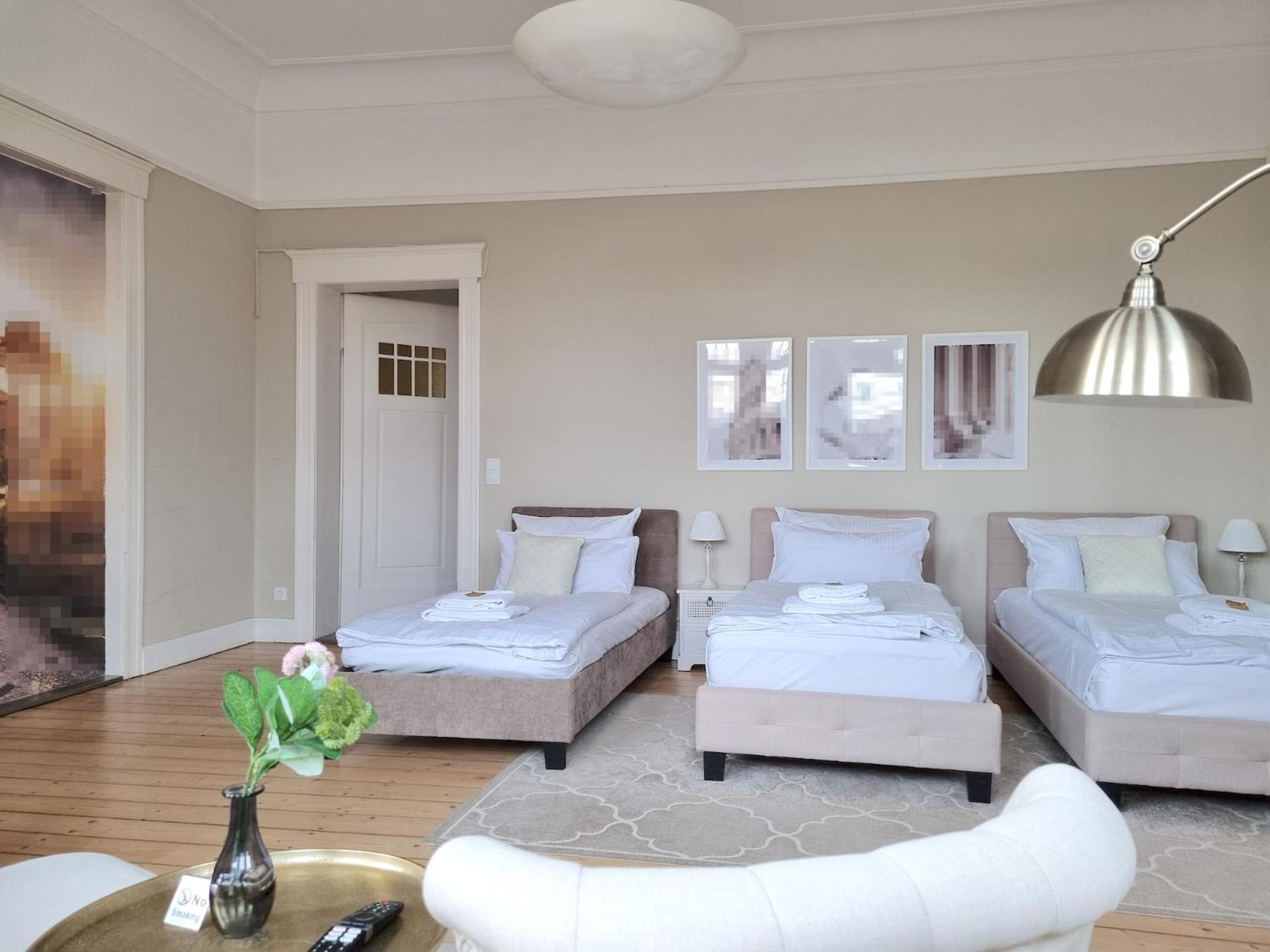 Charysma - Jugendstil Trifft Moderne, Schlafzimmer Mit Smart-Tv, Tischfussball, Darts, Parkplatz ハーメルン エクステリア 写真